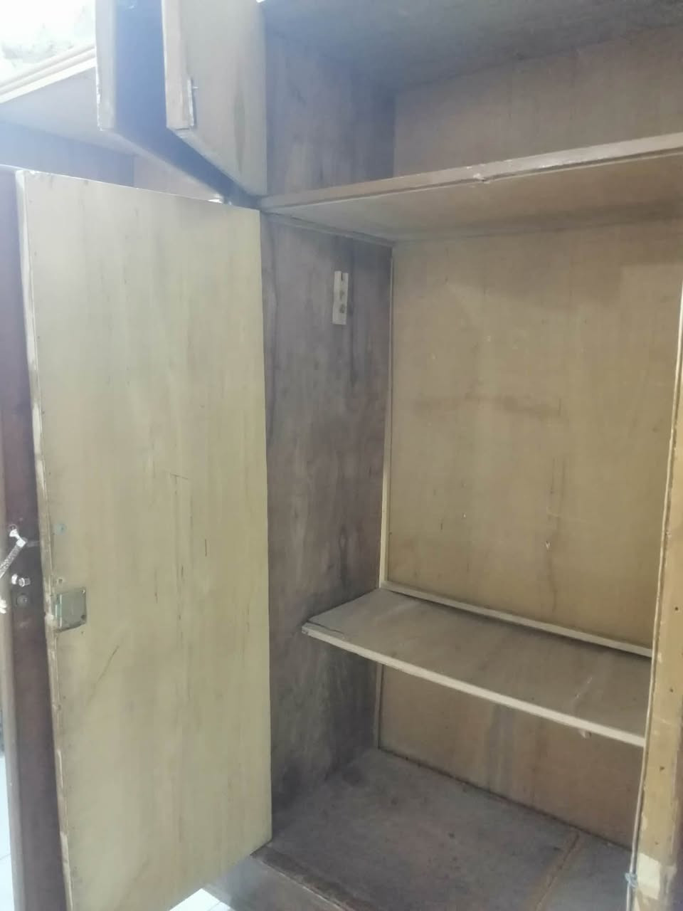 كنتور ست بيبان طابقين
حي العسكري
سعر ١٥٠ وبي مجال
***********

