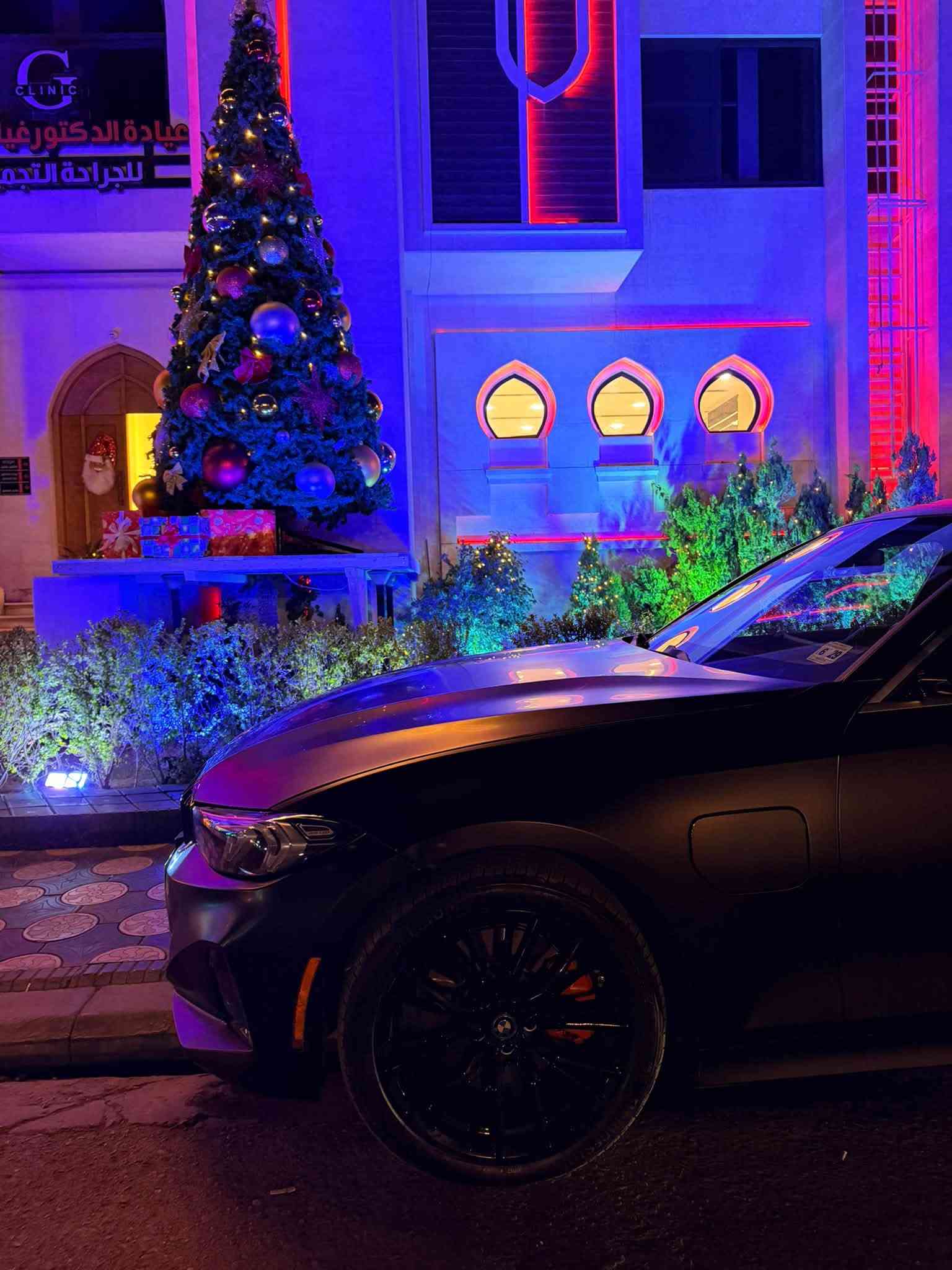السلام عليكم
BMW 330e xDrive 2024 | للبيع

BMW 330e xDrive — موديل 2024

⚡️ Plug-in Hybrid | 2.0 Turbo | xDrive

سيارة بمواصفات مميزة جداً، ممشى 28,000 كم فقط، لون أسود مع PPF Matte، وحالة ممتازة.

🔥 أبرز المواصفات:

🚘 2.0L Turbo Plug-in Hybrid

⚡️ قوة تصل إلى 292 HP

🏁 xDrive AWD — دفع رباعي

⚙️ ناقل حركة أوتوماتيك 8 سرعات

🔋 قيادة Hybrid / Electric

✨ التجهيزات:

• Head-Up Display (HUD)

• Auto High Beam

• تدفئة المقود ♨️

• مقاعد جلد

• Auto Parking / اصطفاف تلقائي

• Lane Keeping Assist

• Lane Departure Warning

• Emergency Braking

• حساسات ركن

• كاميرا 360 درجة

• شاشة BMW iDrive

• عدادات رقمية

• Apple CarPlay

• Android Auto

• تحكم متعدد الوظائف بالمقود

• أنظمة BMW المتقدمة لمساعدة السائق

• إضاءة LED

• أوضاع قيادة متعددة

• تشغيل بدون مفتاح

رقم الشاصي

3MW39FS05R8E67076

الضرر قطعة واحدة فقط البنيد مثل ما موضح بالصورة

السعر 32,500$

***********
