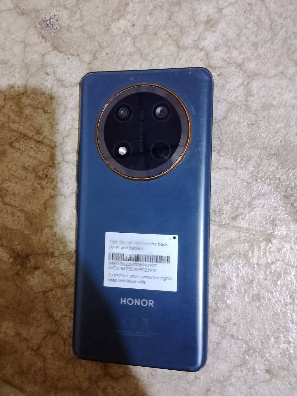 سلام عليكم مبايل هونر X9s للبيع 
 مابيه اي عيب بس فطر بل شاشه كما واضح بل صوره سعر300 الف وبي مجال للشراي كركوك حي النصر خاص او الاتصال على هذه الرقم ***********
