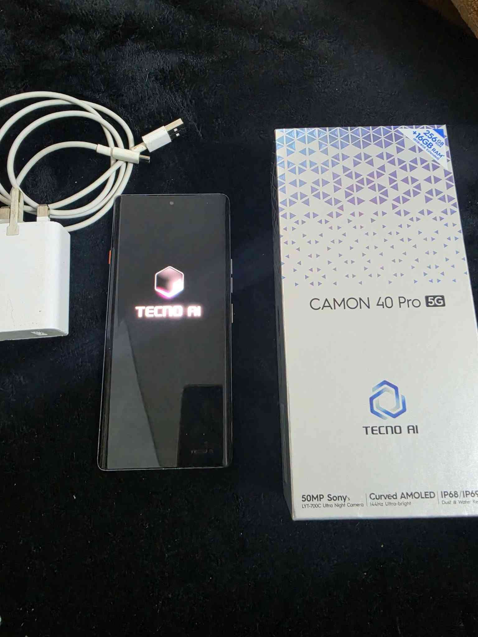 للبيع تكنو كامون 40 برو 5G
مكانه نجف سعره 280 الف
الاتصال  ***********
المواصفات
الشاشة
AMOLED، 6.78 بوصة، دقة 1080 × 2436 بكسل، معدل تحديث 120/144 هرتز
المعالج
MediaTek Dimensity 7300 (4 نانومتر) أو MediaTek Helio G100 Ultimate (6 نانومتر)
الذاكرة
12+12 جيجابايت رام التخزين 256 جيجابايت،
الكاميرا الخلفية
ثنائية: 50 ميجابكسل (رئيسية، f/1.9، OIS) + 8 ميجابكسل (زاوية واسعة جداً)
الكاميرا الأمامية
50 ميجابكسل (f/2.5، تركيز تلقائي للعين)
البطارية
5200 مللي أمبير، شحن سريع 45 واط
