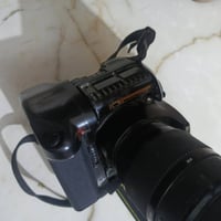 نيكون 5500 مثل ما واظحه بصوره كامره نظيفه وياهه  بطاريات -٢ وشاحنه  او...