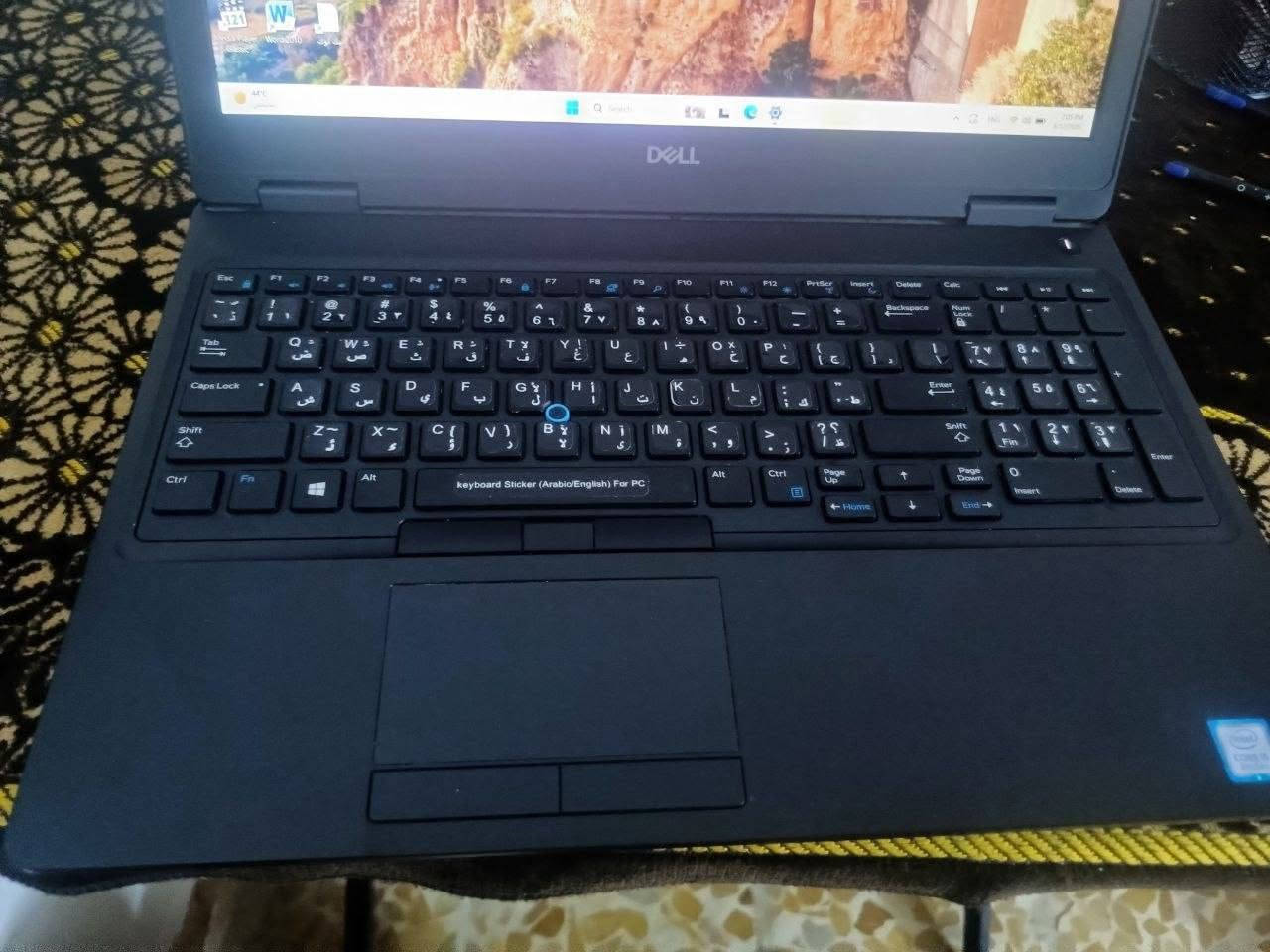 لابتوب Dell Latitude 5590 للبيع
​السلام عليكم، لابتوب ديل عملي ونظيف جداً للبيع بسبب الحاجة. استخدام طالب خفيف فقط (دراسة، يوتيوب، وتليجرام) والجهاز بحالة ممتازة وبدون أي مشاكل فنية.
​مواصفات الجهاز:
​الشركة والنوع: Dell Latitude 5590
​المعالج (Processor): Intel Core i5-8350U (الجيل الثامن - أربعة أنوية 8 خيوط)
​الذاكرة العشوائية (RAM): 8 GB
​التخزين (الهارد): SSD بسعة 256 GB (سريع جداً في الإقلاع والتشغيل)
​البطارية: ممتازة جداً (تطول أكثر من 3 ساعات ونصف متواصلة بدون شاحن)
​نظام التشغيل: Windows 11 Pro الأصلي (64-bit)
​الملحقات: الشاحن الأصلي.
​السعر: 250,000 وبيها مجال
المكان: [موصل/يارمجة الشرقية الثانية]
التواصل: الاتصال على الرقم [***********].
