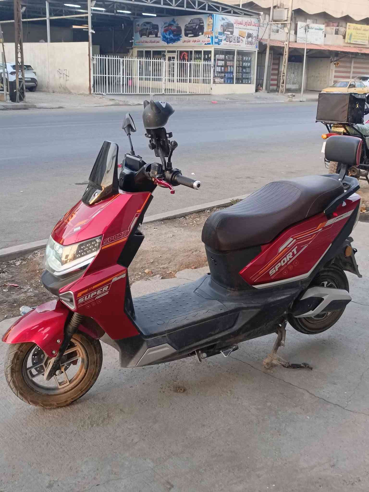 ‏السلام عليكم 🛑
‏🛵دراجه شحن سكنس نثيه
‏موديل 2025
‏💿تايرات جدد جوبلس
‏⚡ملف 2000 نحاس 
‏🦾سرعه ٩٠كم.س
‏🔋٦بطاريات كبار 
‏🪉جهاز انذار لمنع السرقات
‏دبل سويج وتشغيل بصمه عن بعد ومنضومه زنون عدسه وبيها نظام بك R🛑 وشاشه اعطال 
‏ واحله من الصوره السعر 550 وبيها مجال للطيبين المكان بغداد زعفرانيه
‏للاستفسار ***********
‏

