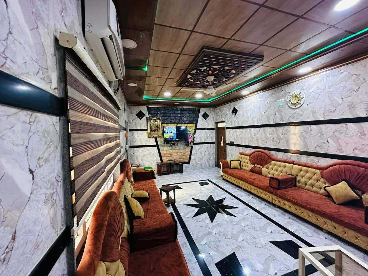 🏡 للبيع – حصرياً لدى مكتب النعيمي للعقارات   🏡

📍الموقع: الموصل – حي الملايين، قرب جامع الصواف.

✨ مواصفات العقار:
▪️ المساحة: 240 م²
▪️ ركن.
▪️ الواجهة:  12 م .
▪️ العمق: 20 م .
▪️ الجنس: ملك صرف زراعي .

🏠 تفاصيل البناء:

🔹الطابق الأرضي:

* حوش واسع.
* استقبال.
* هول.
* مطبخ (حار / بارد).
* غرفتا نوم.
* حمام ومرافق خدمية.

🔹الطابق الثاني:

* غرفتا نوم.
* غرفة نوم سويد.
* هول.
* حمام.
* سطح واسع.

📌 مجموع غرف النوم: 4 غرف.

💰البيع نقداً أو بالتقسيط (وفق الاتفاق بين الطرفين).

📞 للاستفسار والمعاينة:
مكتب النعيمي للعقارات
📱 ***********
📱 ***********

📍عنوان المكتب:
الموصل – حي الكندي – شارع الحولي – قرب مصنع الكندي.
@الجميع
