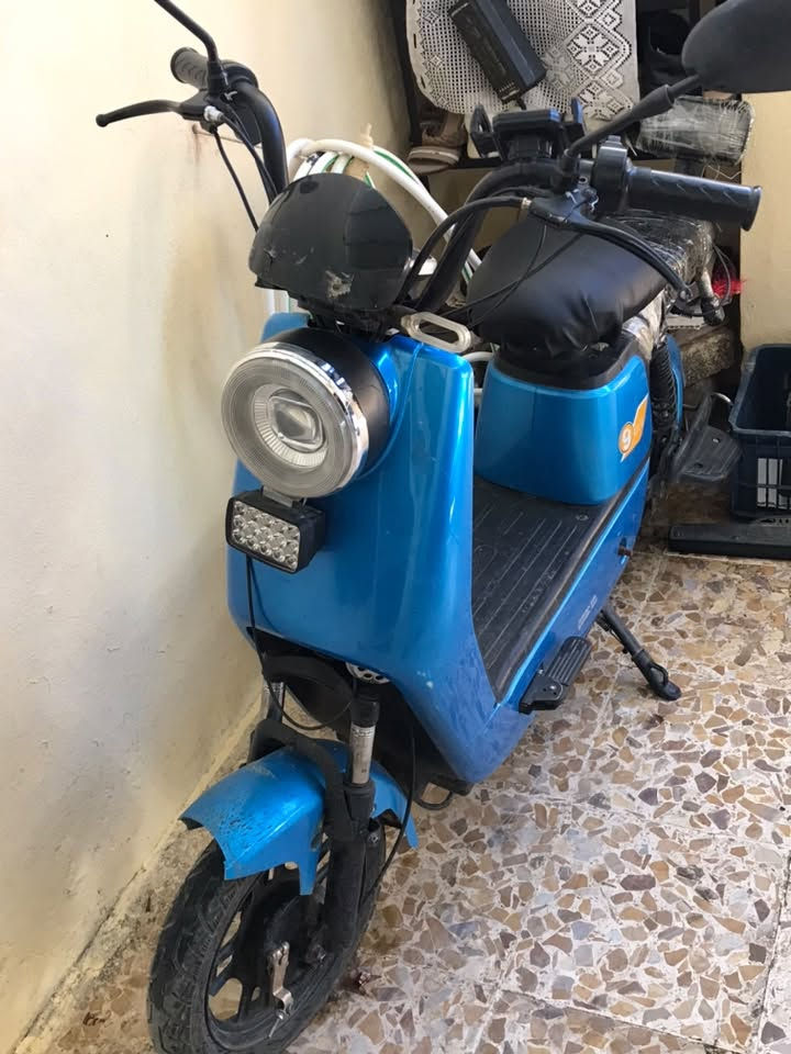 سعر 199 الف 
ماطور شحن للبيع بطاريات اخذتو قبل شهر ونص مبدل جديد يقره 12 ونص و13 فولت
4 نمرات كل نمره 20 
مكاني الايسر
واتساب ***********
