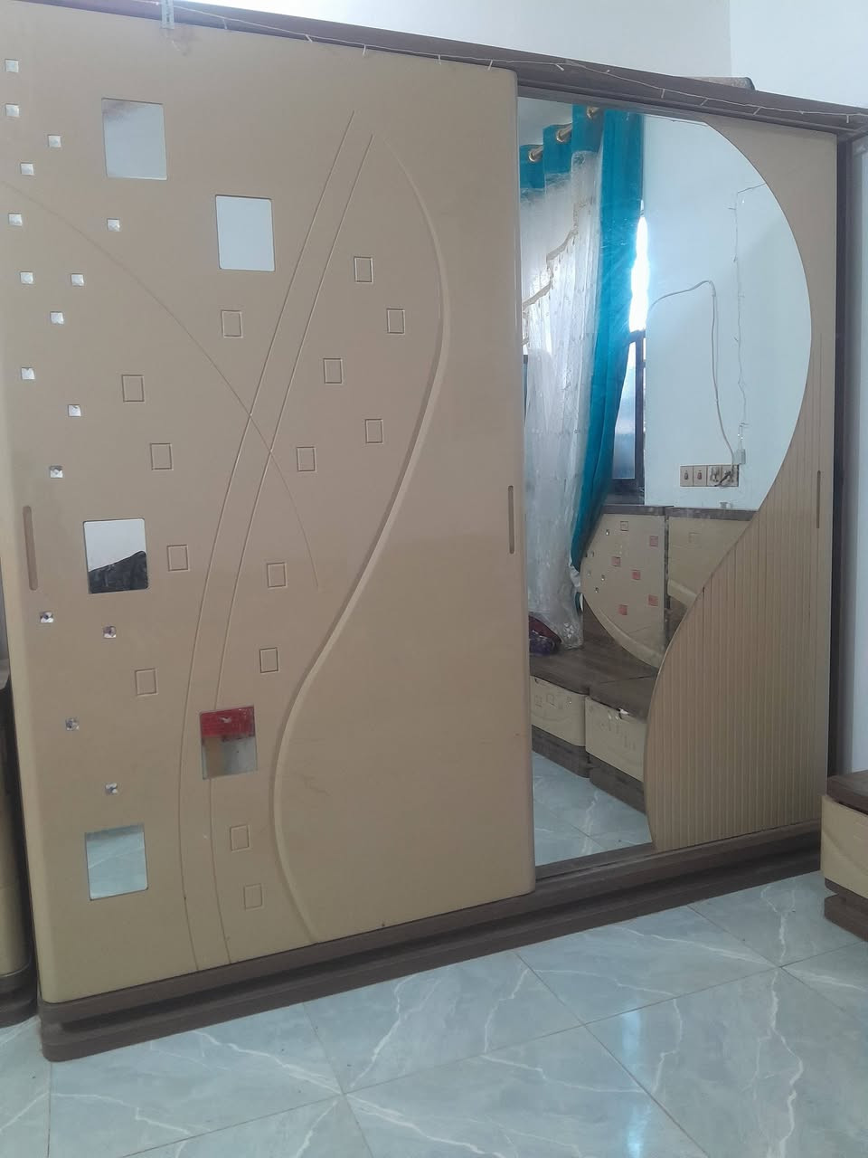 سلام عليكم 
غرفه تركي درجه اولى شرط 
ثمانيه قطع 
بيع او مراوس بغرفه صاج 
السعر ٥٠٠وبيها مجال 
***********
