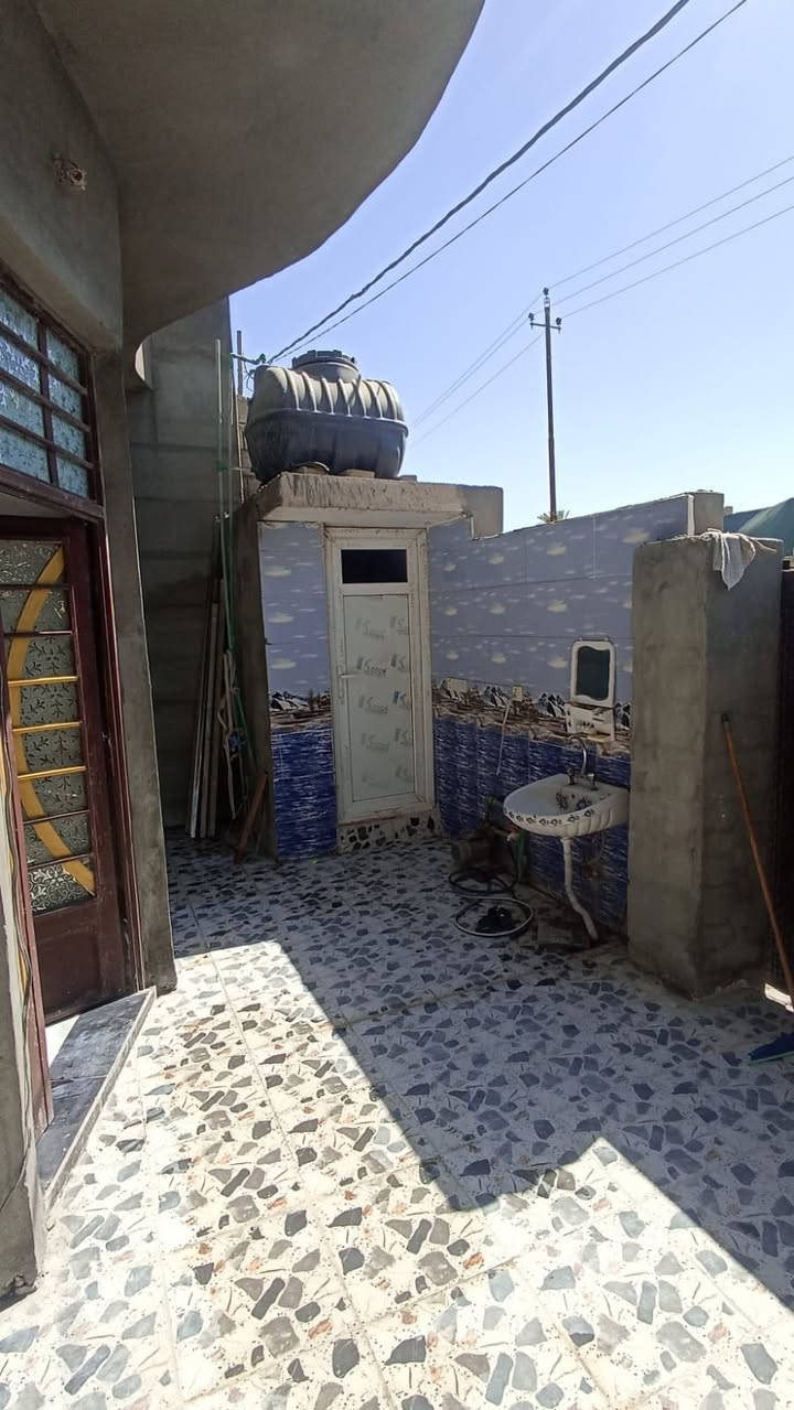 #للبيع
بيت مساحته 150 متر طابو ملك صرف 
الموقع // ديالى بعقوبة تقاطع الساده الحكيم 

بناء حديث كامل 
تبليط خدمات كامله 
قرب منه مسجد مع مدرسه 
منظومه طاقه شمسيه 

البيت طابقين 
الأول استقبال ومطبخ وصاله وصحيات وغرفتين 
الثاني صاله وغرفتين 

السعر $ 
للاستفسار الاتصال على الرقم 
او مراسلتنا عبر الواتساب 
***********

للنشر على الصفحه فقط مراسلتنا 🌷
#مكتب_الصادق_للعقار
#بيت #بيع #اكسبلور #عقار #قطع #عقارات #شراء #بعقوبه #ديالى #عقاري

نص مكتوب في الصور:
- مكتب الصادق للعقار ***********