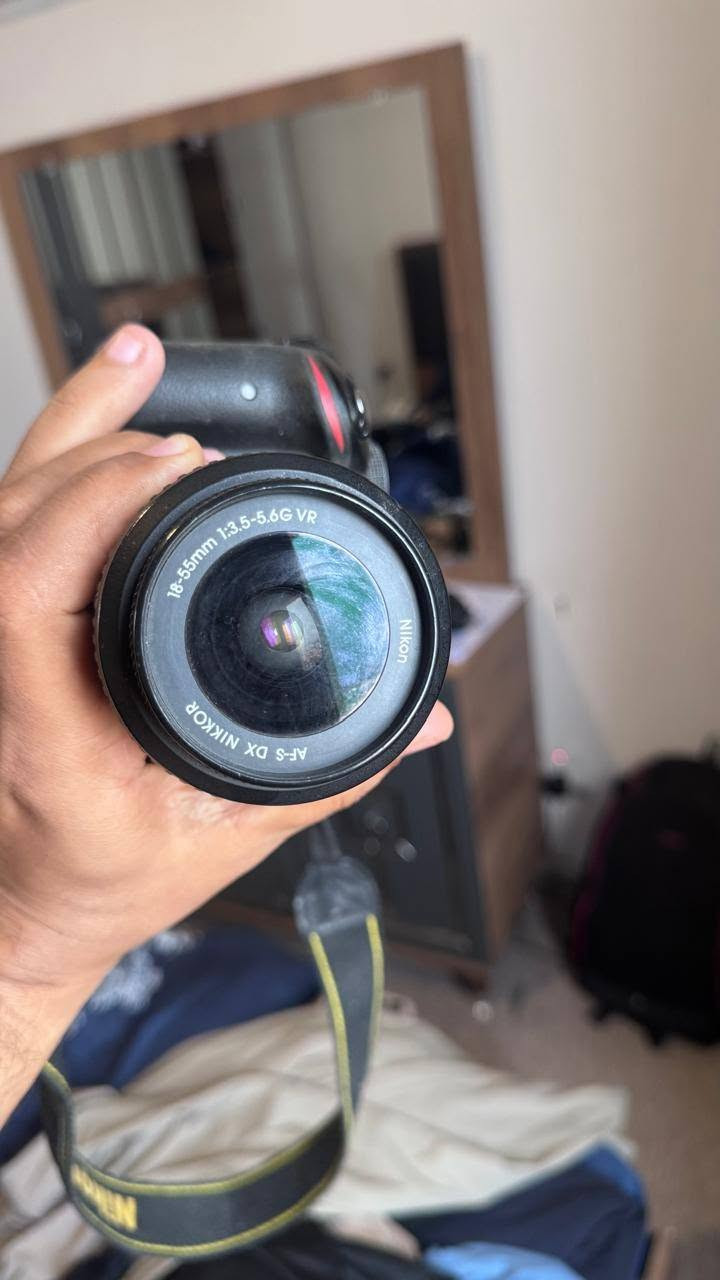 نيكون D3200
شبه جديدة
