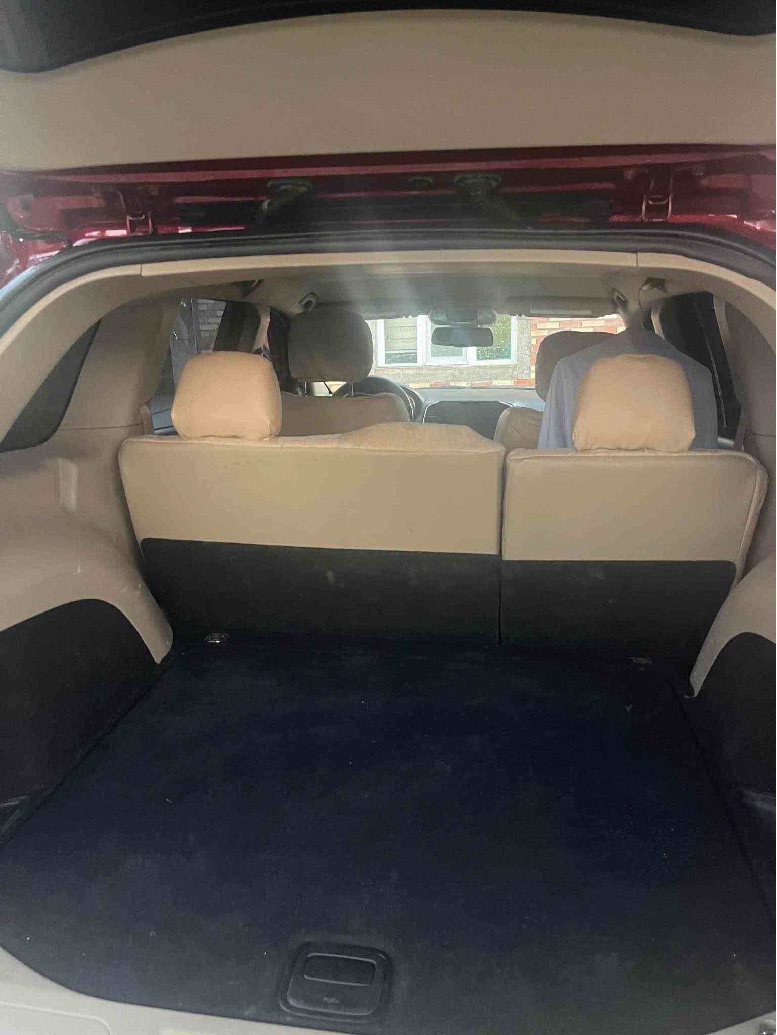 Jeep laredo 2014 
سیارەکە بەناو ناکری بەناو شەریکەیە ئەولیاتە 
کیشەی مەدەن و شەخسی بە شەرت
٣ پارچەی بۆیاخە بی ژوری 
سحری ١٢٥ وەرەقە و موجال
*********** سوران, أربيل
