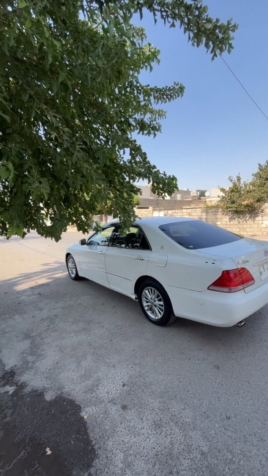 شاهینە بڕاوە
بڕاوە تازە داخڵ کامل مەسرەف    سعری 47گەڵا 
سپی 182گەورە بە گەورە بێ دوکەڵ
برێکی بەسراوە جامی هەڵگیراوە 
تەبریت ساردوو گەرم بەشەرت 
تەقەو ڕەقەی نیە 
چرکەو یەک گەڵا
بێ کۆد حازر بۆکۆد 

160km ڕۆشتوە 
4تایەی تازە 
ڕۆنی مەکینەی گۆڕاوە 
های درۆلیکی گێڕی گۆڕاوە 
مەجوعە سکانی لێگزز 
سەقفی شووشە 
ناوی زۆر زۆر جوان 
***********
شوێن هەلە بجەی شەید
