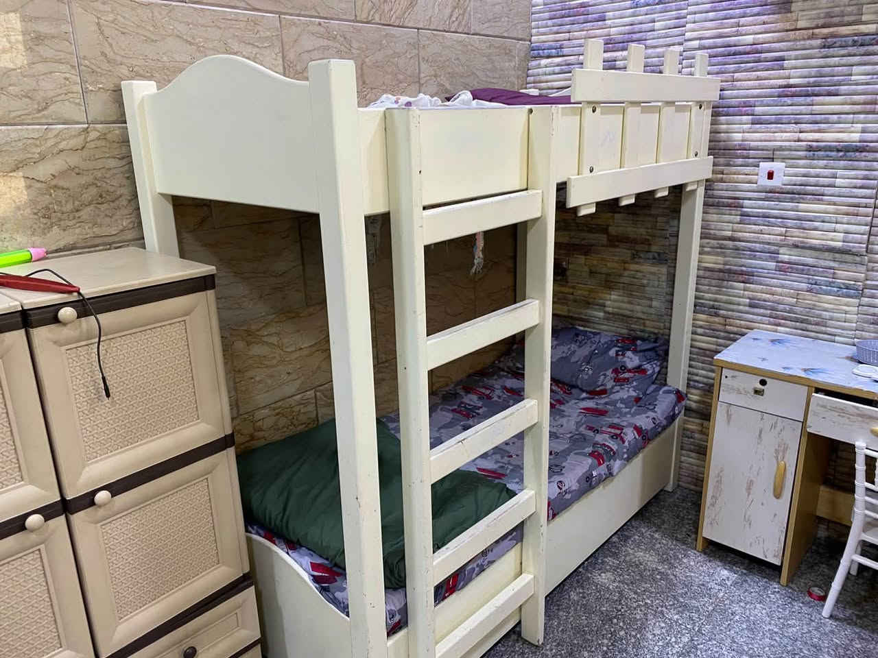 السلام عليكم جربايه طابقين صاج اصلي ومصبوغة صبغ حراري مال سيارات وبيها مخزن شغل نجارة الفاروق الي ب عامرية معروف شغلة السعر ٢٥٠ مكانة الغزالية ***********
