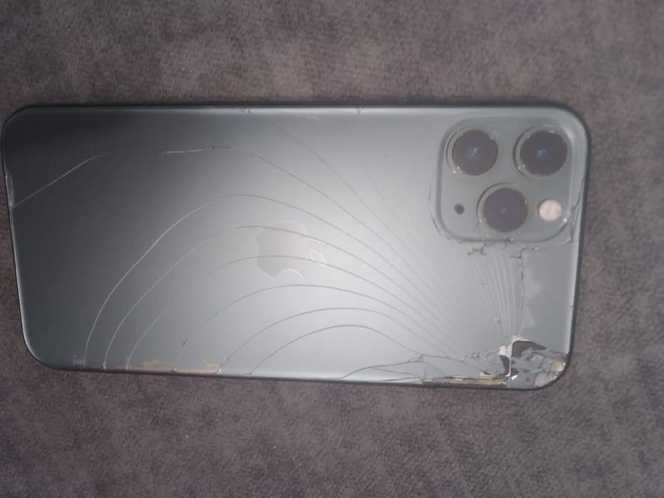 آيفون ١١برو بيه فطر بل ضهر مبدل شاشه اصليه الباقي كفاله بطاريه٧٦ جهاز مكفول  ذاكره٦٤ السعر٢٧٥وبيه مجال للشراي و مراوس حسب القناعه للتواصل علا هاذ الرقم *********** واتساب فقط
