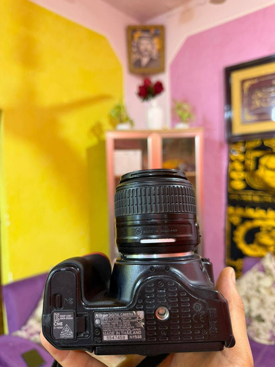 📸 للبيع كاميرا Nikon D5600

كاميرا نيكون D5600 بحالة جيدة جداً، والتصوير نظيف وعالي الجودة ومناسبة للتصوير الشخصي، المناسبات والمبتدئين والمحترفين.

🔹 المحتويات والملحقات:
• كاميرا Nikon D5600
• عدسة 18-55mm
• عدسة 70-300mm
• عدد 3 بطاريات أصلية 🔋
• شاحن أصلي
• جميع الملحقات جاهزة للتسليم

⚠️ ملاحظة مهمة:
عدسة 70-300mm يوجد فيها خلل بالماطور (الأوتوفوكس)، لكن العدسة تصور ونظافتها عالية، لذلك تم توضيح الخلل بكل شفافية.

📷 الكاميرا والعدسة 18-55 مناسبة للتصوير بشكل ممتاز، والـ70-300 خيار ممتاز للزووم والتصوير من مسافات بعيدة.

💰 السعر: ٣٧٥
📍 البيع للجادين فقط
📩 للاستفسار والتواصل: ***********
📍 ذيقار سوق الشيوخ
