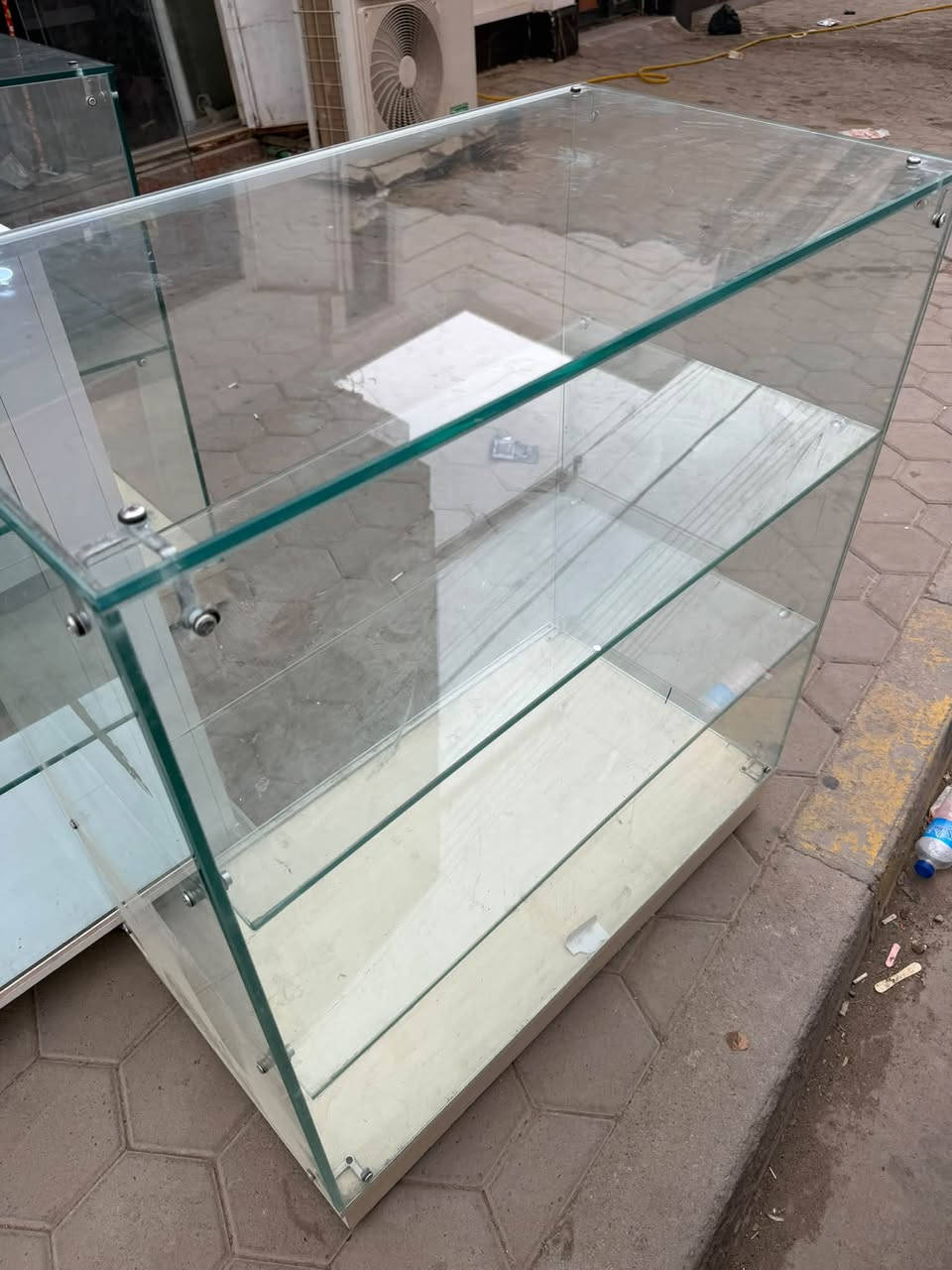 ميز جام • قفل