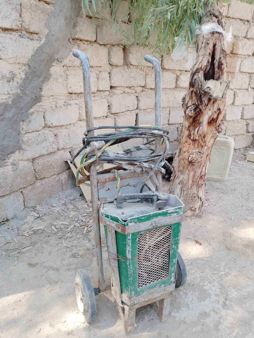 مكينه لحيم بلغاريه شغاله وتلحم درجاتها كلهن شغاله السعر 125 وبيها مجال قليل مكاني كربلاء ***********
