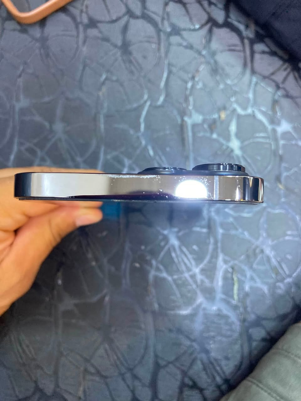 السلام عليكم ايفون 13 pro max الجهاز ذاكره 256 البطارية 69 الجهاز امريكي نموذج m بدون ملحقات بس الكارتون ولكارتون مطابق الون رمادي العنوان بصره القديمه قرب مطعم باجه هلا بغداد تقاطع علي بن يغطين السعر 625 الف بي مجال متواجد واتساب او اتصال ***********
