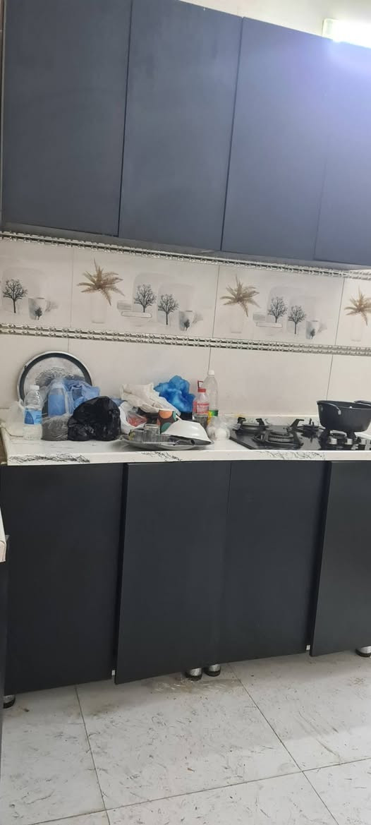 كاونتر للبيع طابقين hdf متر ونص في مترين مع سنك وخلاط وطباخ السعر ٣٠٠ الف العنوان الشرطة الخامسة ***********
