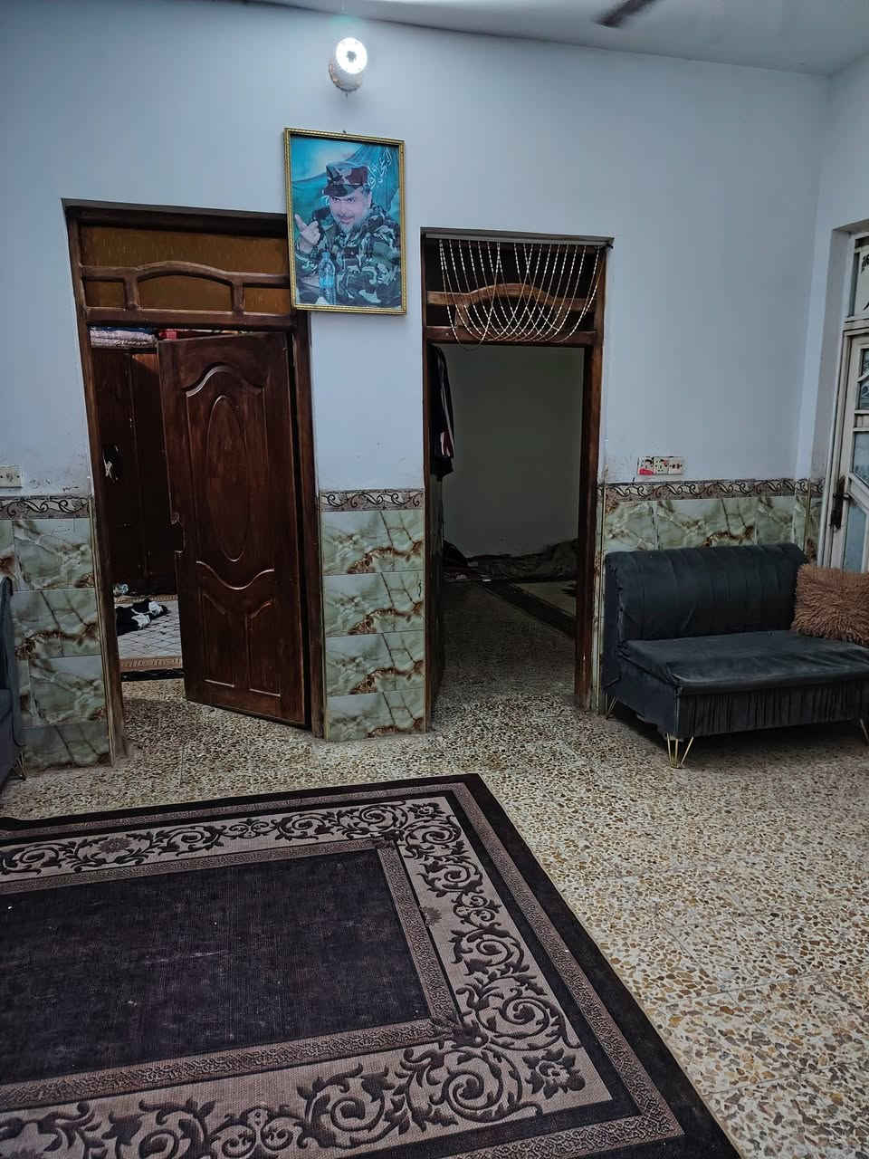 السلام عليكم بيت للايجار المساحة ١٤٠م غرفتين نوم وصاله ومطبخ وستقبال المكان حي العسكري دوانم لازم سعر الإيجار ٢٥٠ قفل
***********
