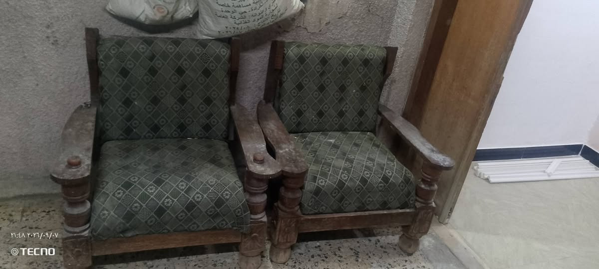 قنفات للبيع قيم وخذ بليرضا الله مكاني بغداد الغزاليه دوشمة جديدة بس اشويه الخشب يرادله دك وضبط ***********
