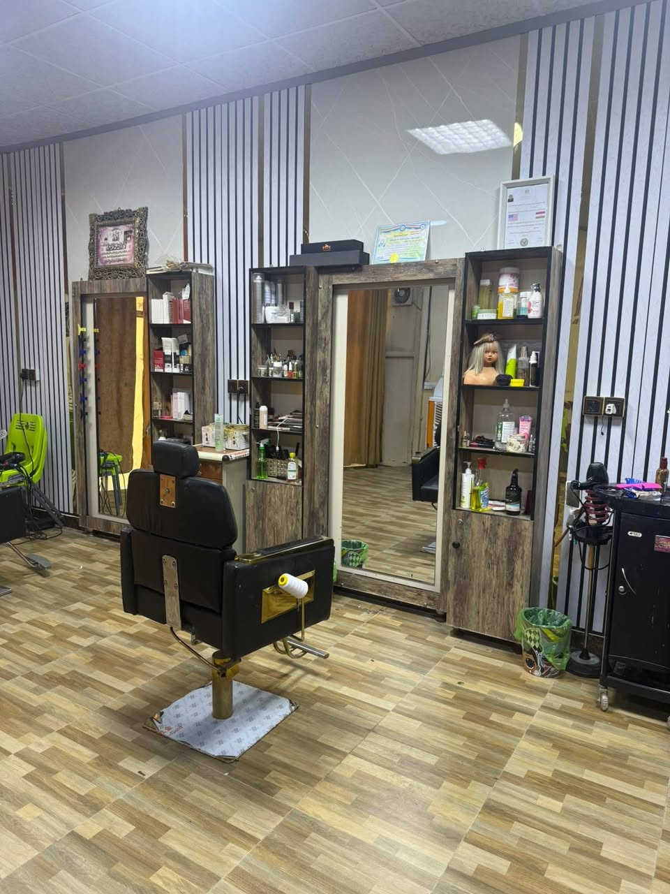 البيع سعر ع خاص صالون كامل
