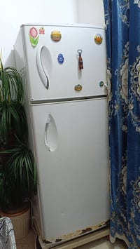 ثلاجة • للبيع