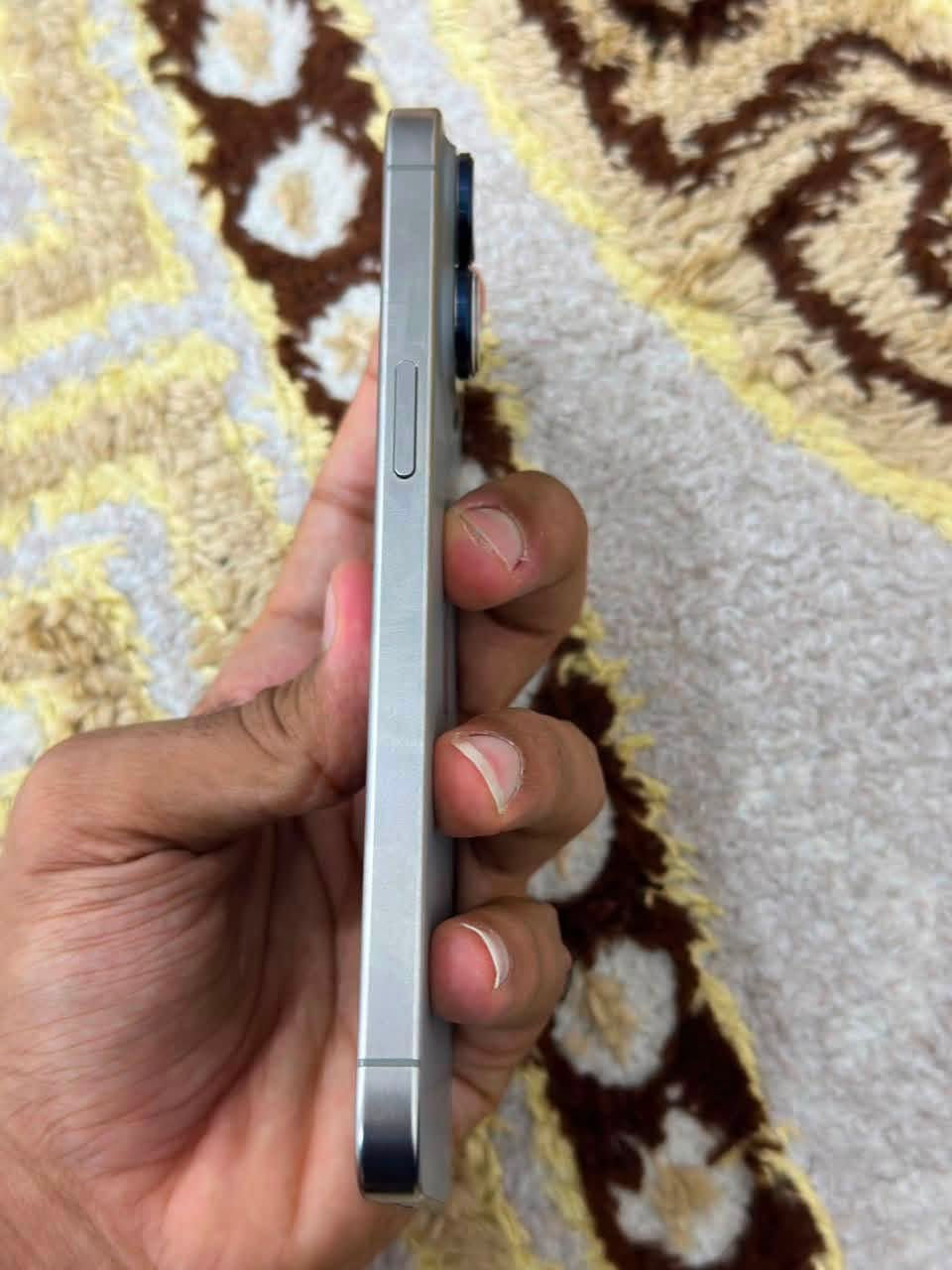 سلام عليكم ايفون 15 برو ماكس 
ذاكره ٢٥٦
بطاريه ٨٤ 
لون تيتانيوم 
الجهاز كله بلاد شرق اوسط AA/A 
لا داخل تصليح ولا اي شي مكفول من الشخط تجي تاخذه تفحص وين ما تريد 
سعر الجهاز ١١٥٠ بي مجال للشراي 
مكاني بصرة الطوبه والنخيله
***********
