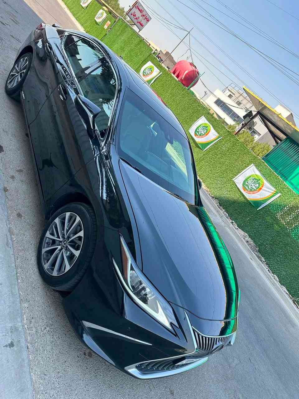 السلام عليكم لكزز es300 موديل 2022 فول مواصفات ماشيه 48 km ضرر موضح بنيد ودعاميه بلادي اسود يعني بدون صبغ السياره بيها فقط بداير الجاملغ الخلفي صبغ مكانها بغداد السعر 258 للاستفسار ***********
