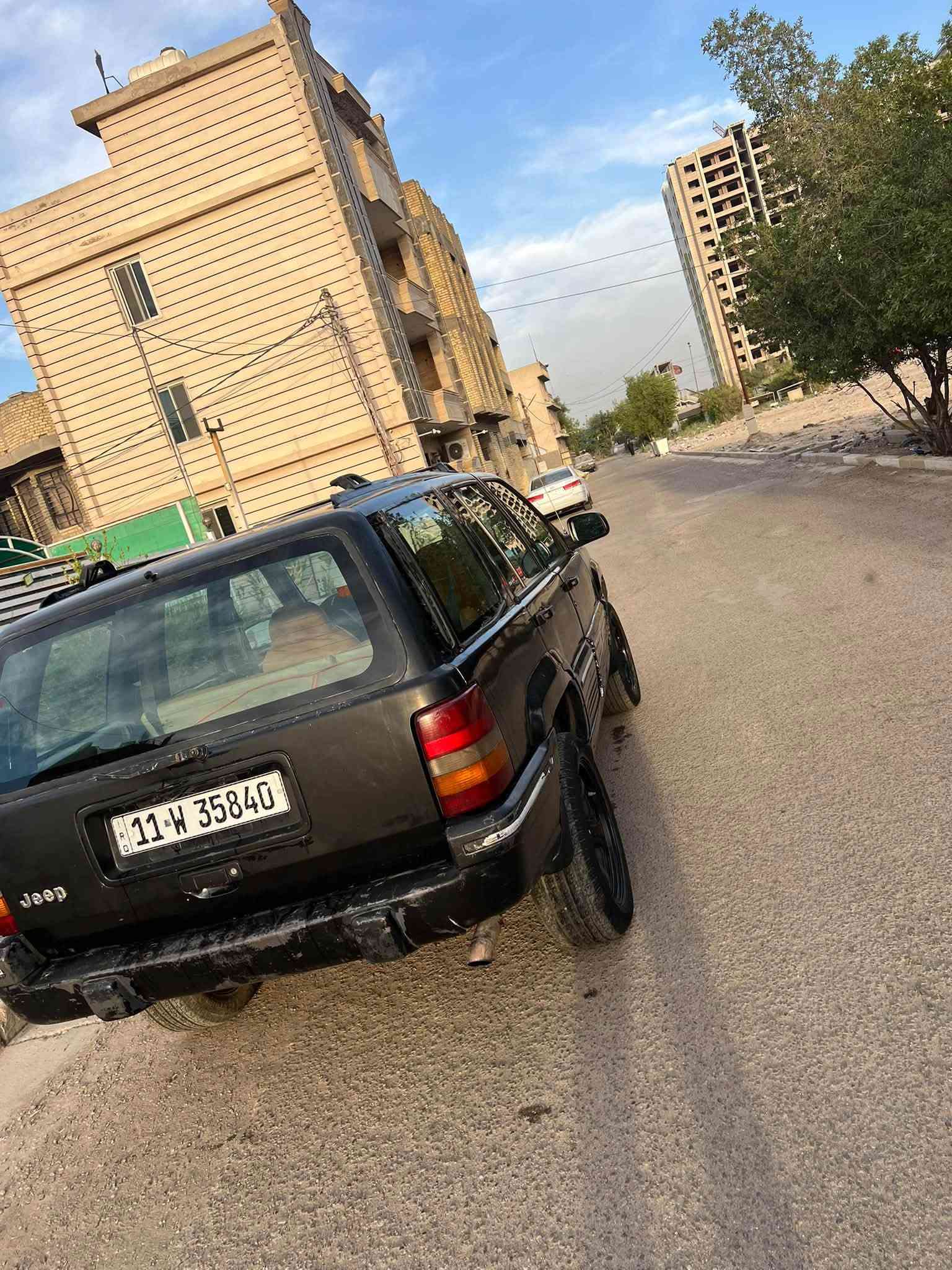 السلام عليكم سياره جيب شروكي مديل ١٩٩٥  مكينه ففتي ٣٠٠٠ جديده كير جديد كفاله المكينة والكير جدد  حداديه امام جديده  تبريد شغال رقم بغداد سعر ٣٥ بيه مجال 
العنوان بغداد الغزاليه 
***********
