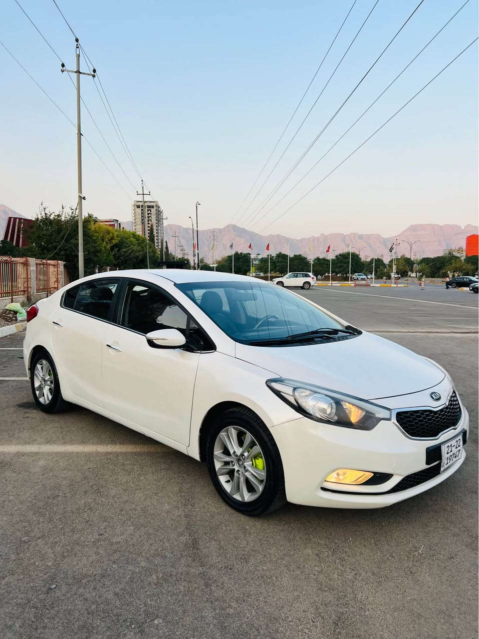 kia z5 
بسم للّٰةالرحمن الرحيم
كيا سيراتؤ ٢٠١٤
براوةى دوبةى شوين براوةكانى چاك كراوةتةوة
كؤدى بؤ كراوة بة ناوى خؤمانة
سپى سةدةف
eco    ocs شوين شاحن شوين فلةش
١٦٨ هةزار هةقيقى رؤيشتوة
كير مةكينة دةرو بةردى بةشةرت 
بةردى گزؤزى تيداية بةنزين هةر ناخوات
سوكان هيتةر سوكان فؤليؤم  شاشة ئايپات
كاميرة حاسة  كيچ ليزةرى  
ئاوينة ئيشارةت ئاوينة هيتةر دژة فول
كوشن جلد كوشن هيتةر
قفل مةركةزى
٢٠١٣ مانگى ١١ يانى ٢٠١٤
پاترى تازة  رؤنى گير و مةكينةى تازة گؤردراوة
تايةكانى باشن
ليد حةدةسة 
سةقف كةڤةر بةشةرت  كير مةكينة بةشةرت ١٠٠ فيتةر
دةعم ليدران بةشةرت   
كامل كامل مةسرةف كراوة بةس ليى خورةو دوعاى خيرمان بؤ بكة سةيارةكة هي مالةنة هي مةحرز نية بةدلى خؤم مةسرةفم كردوة 
هةموو شتم نوسيوة  ية ٢٥٠ مةسرةفى هةبوو 
٥ كةلا برا 
لة مالةكة بيمنةتم 
***********وةتس ئاپى لةسةرة
***********ڤايبةرى لةسةرة رانية, السليمانية
