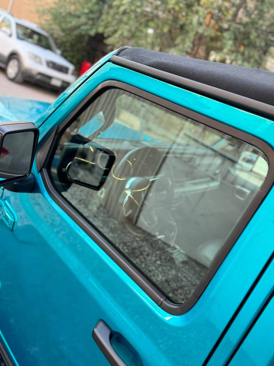 جيب رانكلر صحاري  وارد امريكي
Jeep Wrangler Sahara  4Xe 2024 2.0L 4 

حجم المكينه : 2000 تيربو + هايبرد + هجين شحن منزلي بانزين

المسافه المقطوعه : 26       
بدون ايرباك /

الضرر :   (بدون صبغ فقط شبر بارد )
   
الون:تركوازي 🍏💚
 

#المواصفات 

1.فول فول موصفات1/1 صحاري 

2.بصمه 

3.لوكير

4.كشافات عدسه

6.شحن خارجي

7.هيتر بالاستيرن 

8. شاشه

9.هيترات بالكشنات

10.تشغيل عن بعد

11.كشنات جلد

12هيترات بالكشنات

13. دمام خلفي

14.كامرا امامي خلفي زراك

15.رادرات

16.رادار امامي

17.حساسات خلفيه

18.بصمات عدد 2
شاشه جبيره 
مكاني بغداد رقم تليفون 
***********
السعر خابر وتدلل فقط واتساب وتليفون غير متواجد بلفيس

