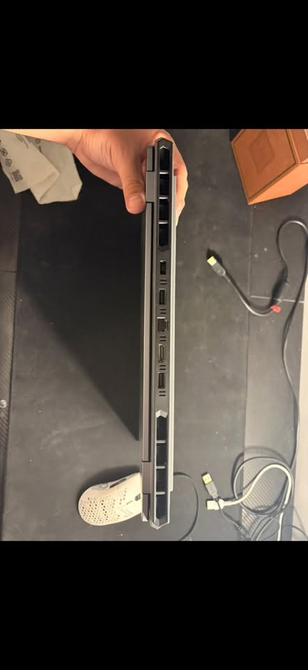 لابتوب لينوفو استعمال سنه فقط نظيف مع جميع
ملحقات
كارتون + شاحنه اصليه
Lenovo LOQ 15|RX9 المواصفات
17-13650HX
24GB DDR5 RAM
512GB NVMe M.2 Gen4 SSD
RTX 4060 8GB 115W
15.6" FHD IPS 144Hz
السعر مليون 250 او مراوس ويا ماك m3air 
رقم تواصل واتساب : ***********
: 
ا
