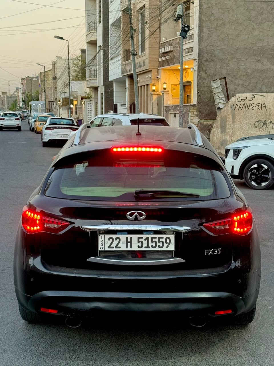 السلام عليكم للبيع
انفنتي موديل 2011 FX35 خليجي
مكينة 6 سلندر 3500
ماشيه 203 الف كيلو
رقم اربيل باسمي رقم جديد
بيها صبغ جاملغ امامي ايسر وباب الصدر 
السيارة فول مواصفات 1/1
عنواني بغداد الاعظمية
السعر 112 وبيها مجال بسيط للشراي
للتواصل ***********
