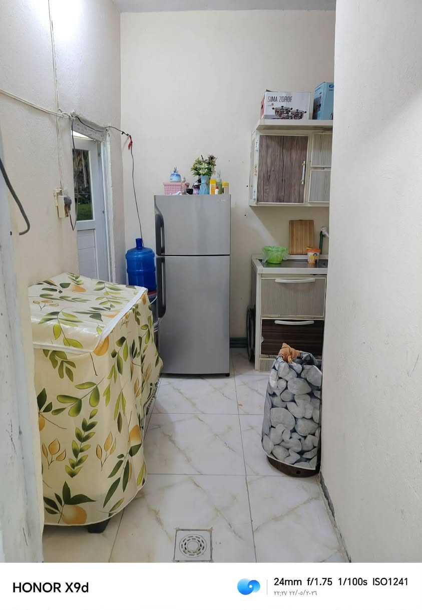 للبيع المساحه ٥٠ متر 
الموقع ✅ نجف شارع الصب مقابيل شارع السبيس خلف مدارس در النجف طابو زراعي سند ٢٥ مشمول بلتطويب 
يحتوي على 
(( غرفه وصاله مطبخ وصحيات وطارمه ))
البناء بلوك درجه اولى 
والاساس صب كونكريت,,والسقف عكاده
السعر 20 وبي مجال ***********
