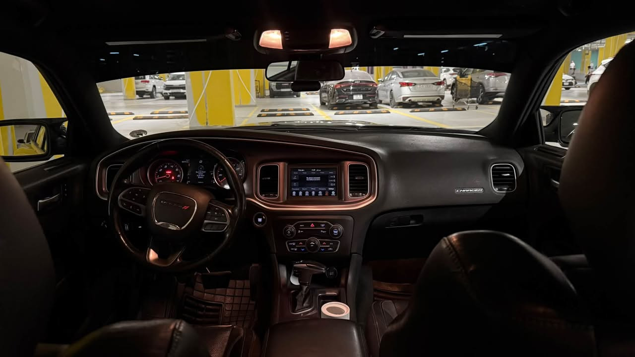 سلام عليكم
جارجر SXT Plus موديل 2022 للبيع

• محرك 3.6 V6
• ماشية 73 ألف ميل
• رقم أربيل
• محدث بدي كت كامل SRT
• ويل نجمة Two Size
• كشنات جلد + خزن + تدفئة وتبريد
• فتحة سقف 
•تشغيل عن بعد 

السيارة مابيهة حادث مجرد دعاميات و مكانين بسيطات ومصلحة بارد موضح بالصور

للبيع فقط — بدون مرواس

مكان السيارة 📍 بغداد / العامرية
السعر: 26,000$
للاتصال : ***********
