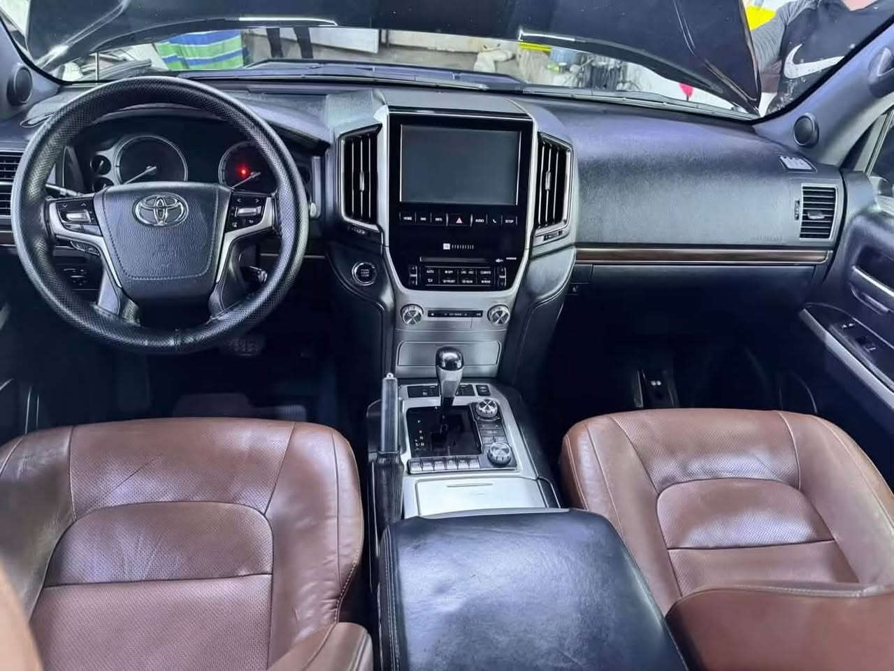 لاندكروزر vx.s سلندر8 ادوات بدون كص ولا ضربه ولا سبغ سياره مكفول عام علي ارقام سنويه سياره محترك اصلي نفس موديل ونفس الون السياره موديل 2017 السعر ١٥٠ تواصل معا ساحب السياره *********** مكان اربيل -بةغداد
