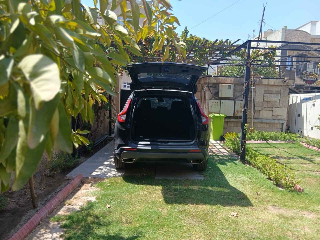 هوندا CR-V sport موديل 2024..ماشية 50 الف كم كلين بدون صبغ حادثها بالدعامية جه بصف السايق..السعر..225$ نهائي..***********..
