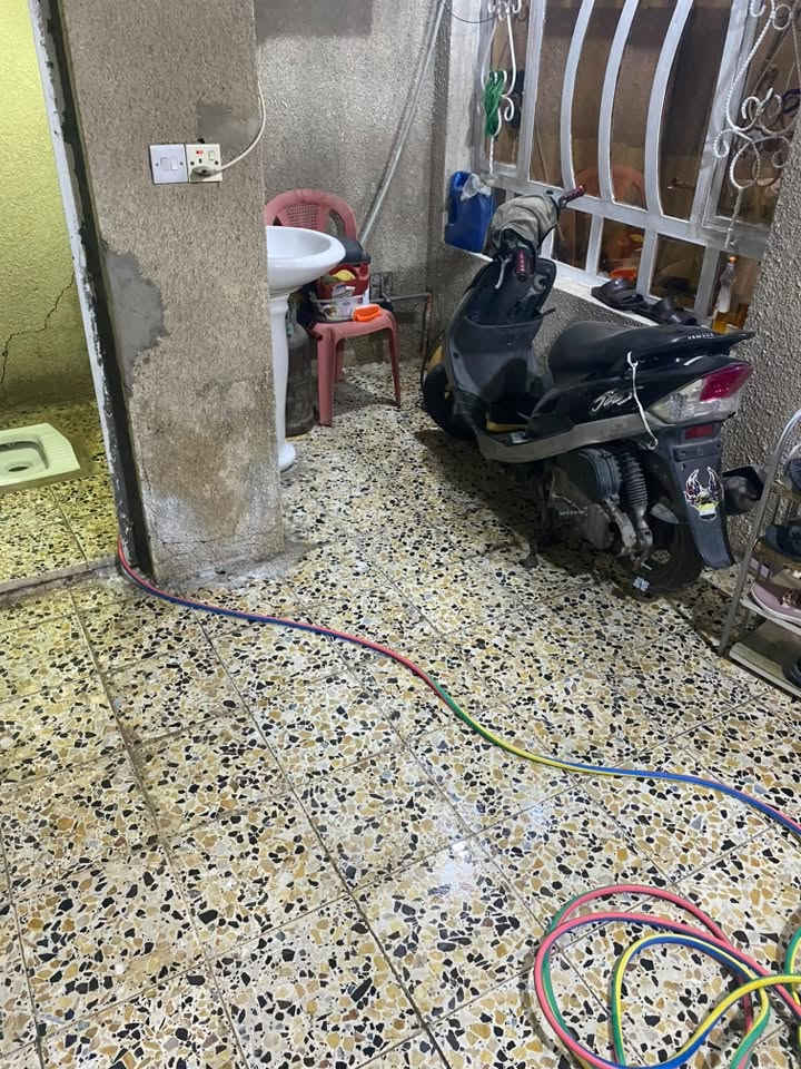سلام عليكم للبيع بيت 100متر  🏠 الامين الثانيه السده الجديده قرب ساحه زمن طابق ونص طابو صرف بيت نضيف للستفسار 

‭***********‬للتصال
