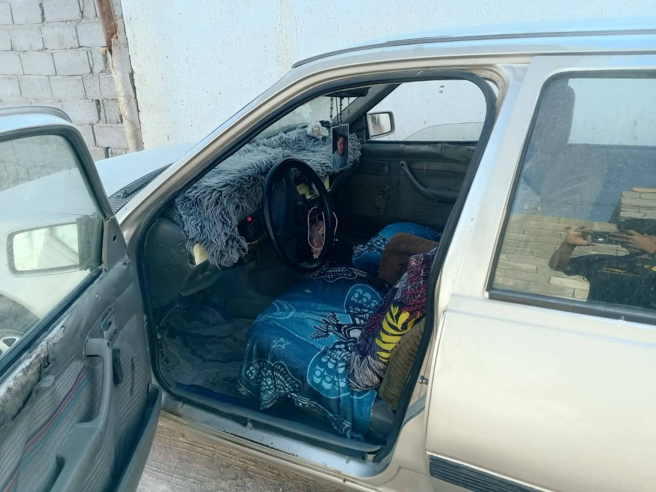 اوبل كاديت موديل 93
سياره بيهه بخار 
حداديه خير من الله 
باتري جديد 
مكلف بنشر الاستفسار ***********

نص مكتوب في الصور:
- ٤:١٠ م
- ٠٩:٤٠ م