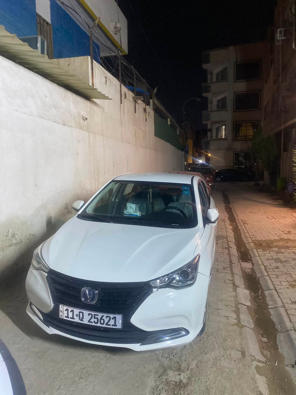 السلام عليكم 

Changan L7 للبيع 

موديل السياره 2024 

مواصفات اعتيادية 

مكينة وكير كفاله وتبريد ثلج 

صدر ٨٥٪؜ نظافته 

السياره جداً نظيفه استعمال بيت ماشيه ٧٢ الف فقط 

بيها قطعه وحده فقط جاملغ امامي جهة السايق 

وباقي القطع والسياره مكفوله من الضرر والتبديل والتكحيل 

تخم تاير جديد وباتري جديد ودوشمه للسياره 

بيها رصعه بالجنطه على كد شبر تقريباً وبيها طخه بالجاملغ الامامي عكس السايق 

السياره خير من الله واقتصاديه وعمليه وتفيد الموظف وتفيد الي يشتغل بيها على باب الله وتفيد الاستعمال اليومي 

السياره جاهزه من الأخير ومتصرف عليها ربع شغل واطلع 

بيها ملاحظات بسيطه من تخابرني وتجي تشوفها افهمك عليها 

السعر : 82 ورقه وبيها مجال بسيط جداً 

علماً ان السياره استيراد شركة المطوع لتجارة السيارات استيراد الكويت 

السياره ب أسمي شرط التحويل هزه وسنويه كلها جديد ولحد ٢٠٢٩ وتحويل مباشر 

للاستفسار *********** إبراهيم 

مكاني الاعظمية 

صلو على محمد وال محمد
