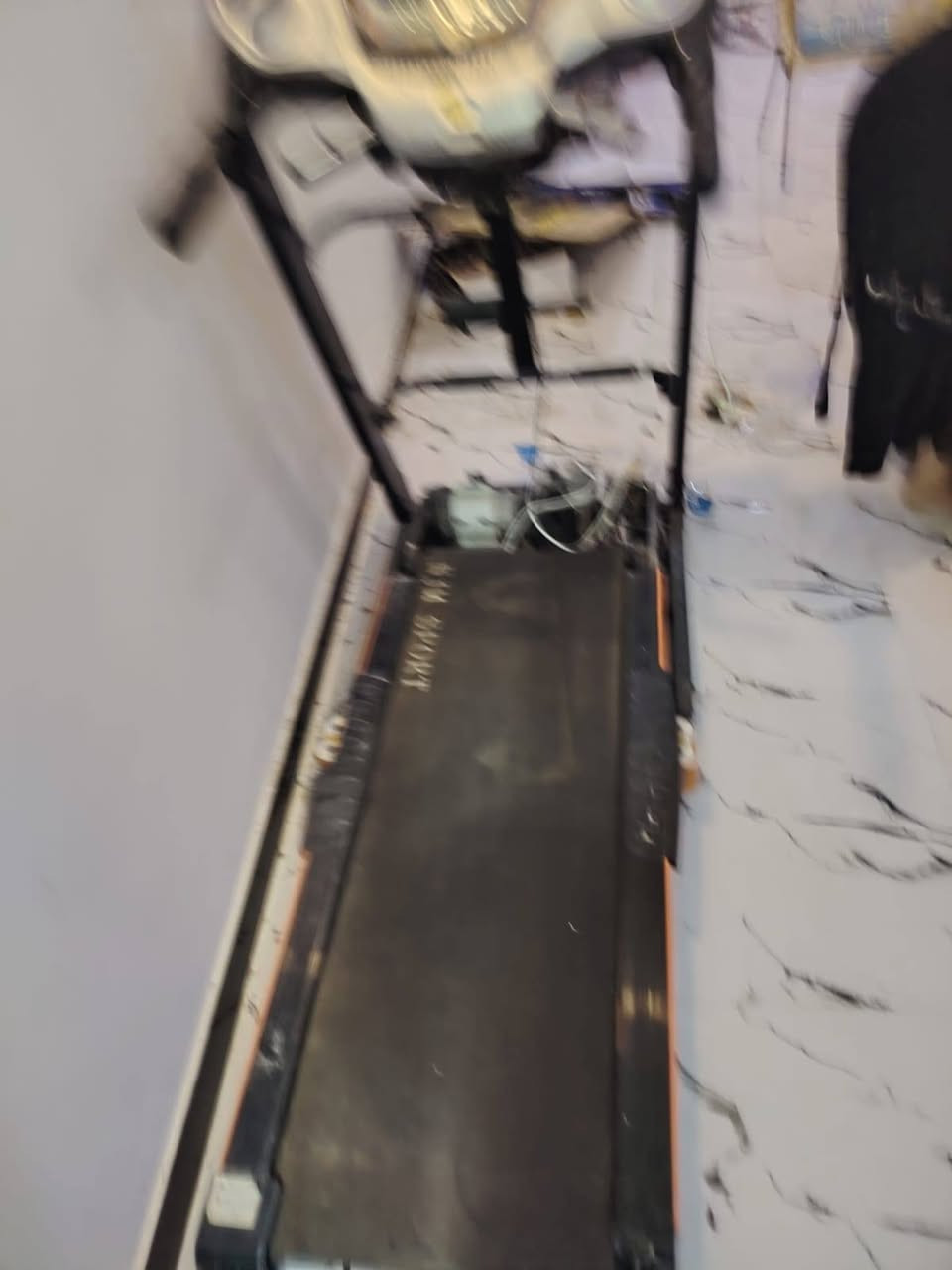 رقمي ***********
🔥 للبيع جهاز جري كهربائي MIN SPORT 🔥

جهاز جري منزلي، مناسب للمشي والركض والرياضة 🏃‍♂️💪

✅ شاشة إلكترونية
✅ USB وSD لتشغيل الأغاني 🎵
✅ حساسات لقياس النبض ❤️
✅ بيه رفع/ميلان للسير
✅ سير واسع ومناسب للتمرين
✅ الجهاز يشتغل 

💰 السعر اني مشتري ب٨٠٠ شتدفع اخذه ابيعه مكان ما عندي 
📍العنوان نجف قريه غدير
