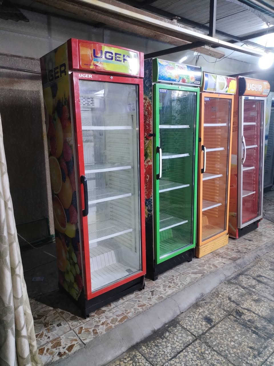 عارضات عمودي عدد 4 السعر كلهن 700 نهايتهن قفل بدون عمله العنوان بغداد حي اور الشراي يتصل على هذا الرقم ***********
