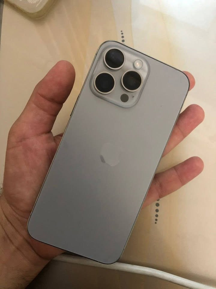 للبيع ايفون 15 pro max مبدل شاشه اصليه فيس ايدي شغال ذاكره 256 نضيف كلش الجهاز سعر 790 
للاستفسار ***********
