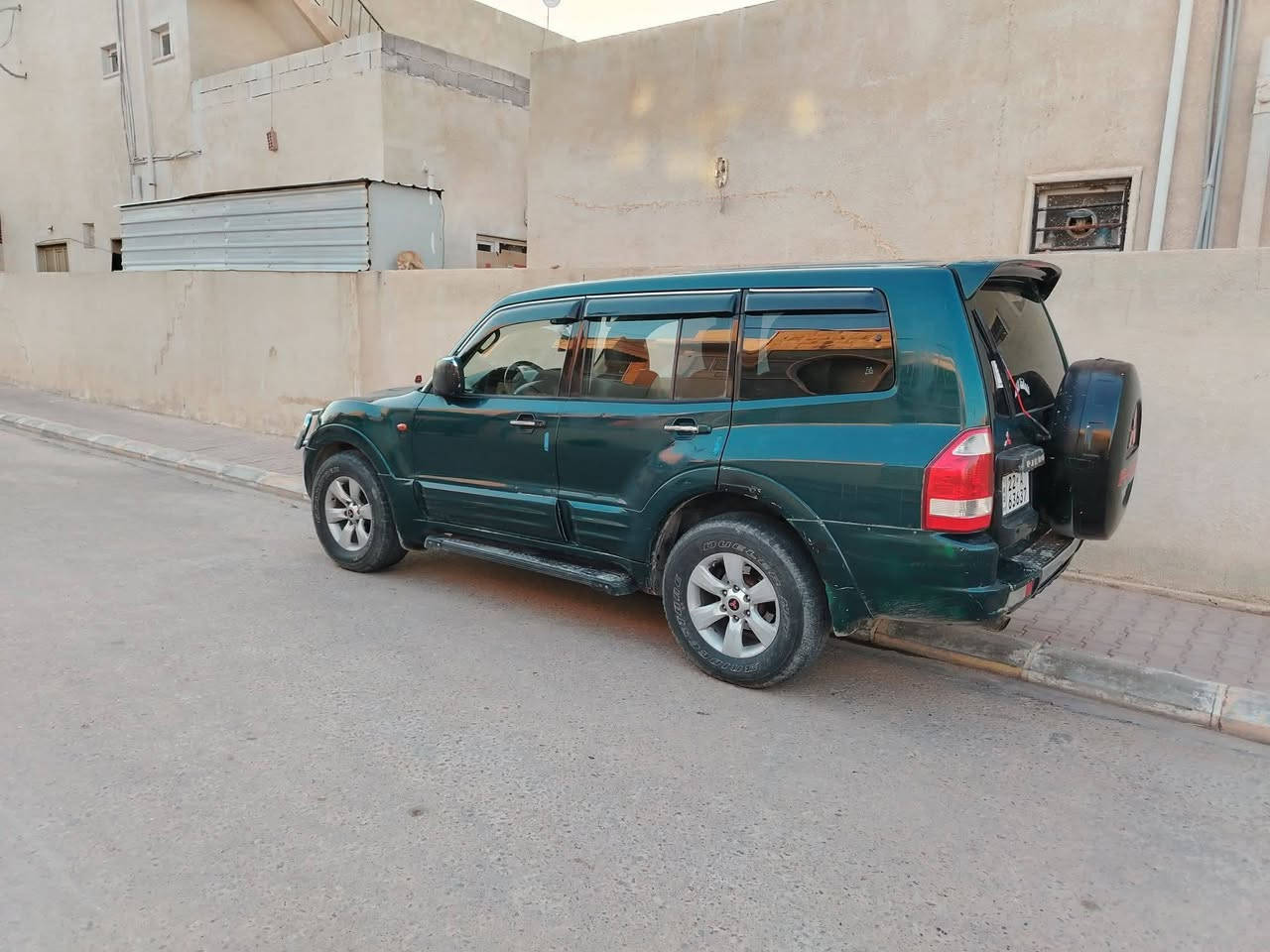 السلام عليكم ورحمة الله للبيع باجيرو ٢٠٠٢ خليجي رقم أربيل بأسمي سنوية لل٢٠٣٠ تحويل بنفس اليوم بيها صبغ ربع البنيد وجاملغ خلفي صبغ من يم قبغ البانزين السيارة كلها ليبل واحد مواصفات كشانه جلد فتحة سقف تبريد ثلاث قطع شاشة اندرويد كامرة دواره محرك ٣٠٠٠ فور ويل حدادية محرك كير كلها شرط اترايك للسعودية  سيارة جاهزة من فضل الله مكان السياره سامراء للاستفسار *********** السعر ٧٥
