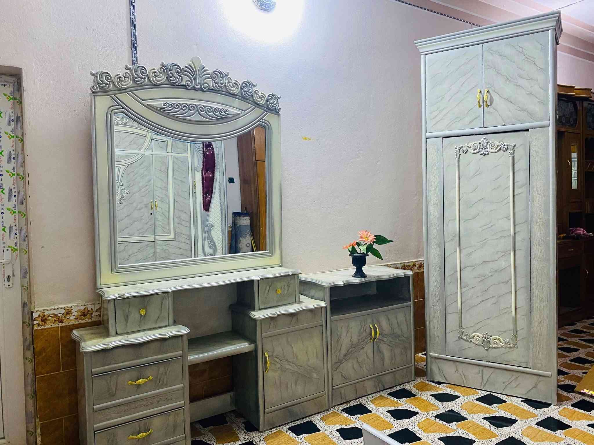 سلام عليكم يوجد غرفه نوم عراقي تصميم تركي استخدام شي بسيط السعر مليون 50وبي مجال العنوان الرمانه يم الجسر الاستفسار ***********
