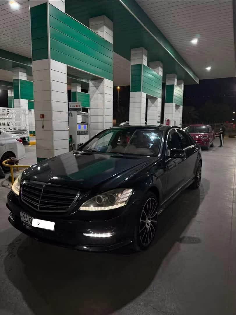 مارسيدس S550 2013
وارد امريكي الضرر جاملغ الخلفي الصوبين بارد بسيط معدل وبدبي مصبوغة عام جمالية 

السيارة V8 توين تيربو  

داخل عسلي سقف بنرامة 

لارج الباب الطويلة 

ماشية 185الف كيلو 

رقم بغداد مميز 

230وبيها مجال

جديده سياره 

***********
