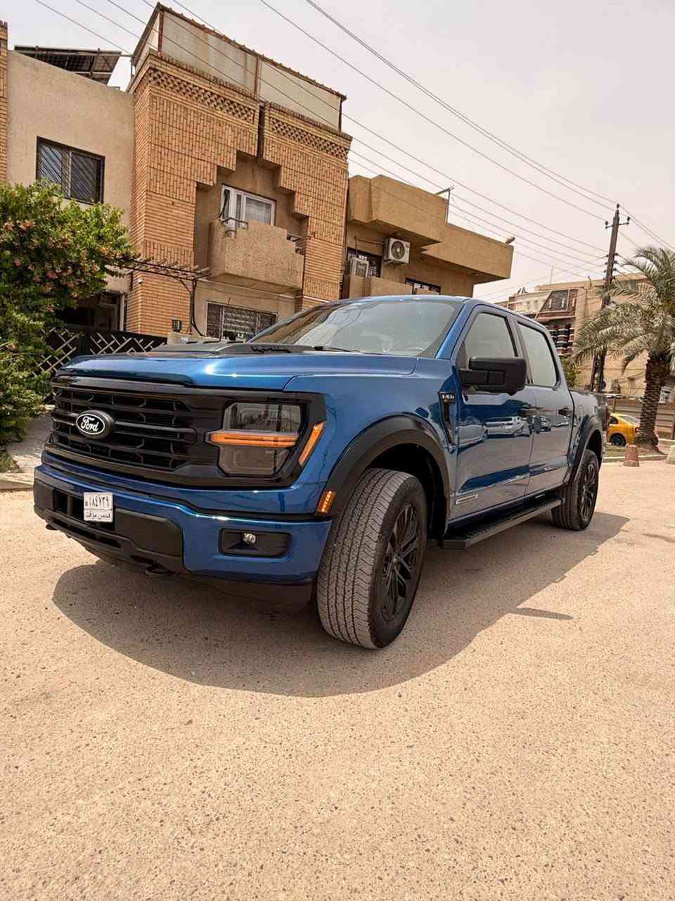 بسم اللّه الرحمٰن الرحيم
اللهم صلِ على محمد والِ محمد 
للبيع فورد F150  2024 هايبرد فول مواصفات  اللون بحري ازرق مميز
ماشية 15000 ميل فقط  مكان السيارة ببغداد
مواصفات السيارة 
حساسات 
رادار 360درجه
كامرات 360 درجه
ميز طعام
باب بدي فتح عل البصمة كهربائي
شاشات عدد 2 ديجيتل حجم كبير مال فول مواصفات 
قيادة ذاتيه و تحديد مسار واتو ستوب توقف ذاتي
كير 10 نمر 
كشنات كهربائي و تدفئه 
مري  كهربائي و اشاره و كامرا 
انارة محيطية 360 درجة 
منافذ كهرباء 220 فولت و كذلك 110 فولت بكل مكان بالسيارة  3 منفذ بالبدي طلب خاص 
وضعيات القيادة اكثر من 7 انظمة ( جبلي و صحراوي و اقتصادي و طبيعي و سبورت و سلس و صخري و ممطر الخ...)
محرك 3500 تون تيربو كير 10 نمر ، 4 ويل درايف 
 السيارة  حادثها فقط البنيد مفتوح بدون صبغ و رصعة بالقمارة صغيرة جدا لمزيد من المعلومات واتس اب او اتصال 

 
***********
