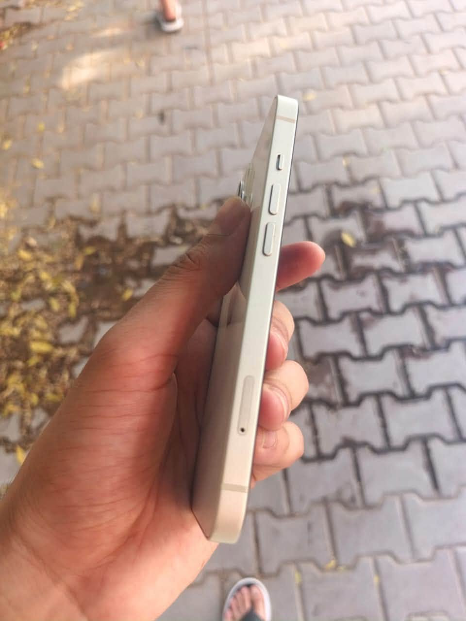 ًايفون 13عادي ذاكرة 128بطاريه 79 مامفتوح كلشي ما مبدل بيه بلادي سعره 425 مكتني بغداد متواجد واتساب فقط ***********
