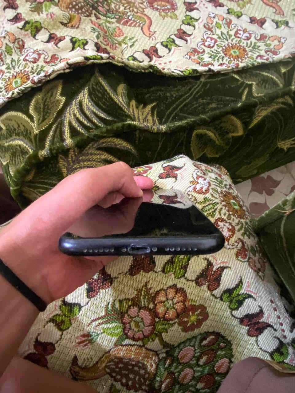 السلام عليكم متوفر xr
الجهاز ما مفتوح ما مبدل ولا قطعه كلو شغال شرط الفحص باي مكان تريد 
بطاريه 79
فيس ايدي شغال 
سيمكارت شغال
كامرات دمعه
نموذج m
ذاكره 64
الشراي خاص او عل رقم الرقم بي واتساب ***********
السعر عل خاص الي يكسر بل جهاز يسمع كلام ما حلو
