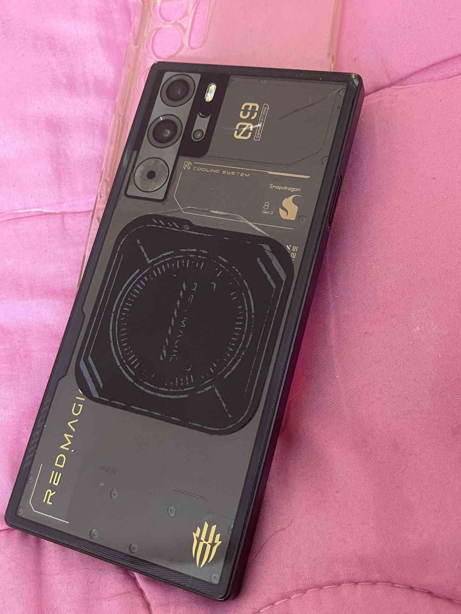 جهاز ريد ماجيك 9برو
مثل ماوضح بلصور بي ضربه بلظهر بسيطه
مامأثر عليه ابد وكع مني قبل لا اجيب الحافضه 
جهاز كلشي مابي امانه الله ورسوله بلعب يشك شك 
بطارية89 ذاكره 512 العشوائي 16
ويا مبرد موضحلكم بلفيديو مبرد ريد ماجيك 8برو
جديد استعمال جدآ قليل خلال 3دقايق يصير قالب ثلج 
الجهاز غراضه كامله والمبرد غراضه كامله السعر 600
رقم الهاتف *********** وعندي حساب ببجي مناسب وكسر ليريده هم يكلي وصعد مكالمه واشوفه

نص مكتوب في الصور:
- REDMAGIC 9 Pro 74mm f/1.9 1/25s ISO1441
- حالة البطارية إذا استبدل المستخدمون البطارية بأنفسهم، فقد لا تعمل شاشة حالة البطارية بشكل صحيح. يوصى بالاتصال بمركز خدمة ما بعد البيع المحلي للحصول على المساعدة. الصحة 89% حالة البطارية الحالية جيدة تاريخ الإنتاج تاريخ أول استخدام ٢٠٢٥-٠١-١٢ عدد دورات الشحن والتفريغ 598
- ١٢٠Hz ١:٥٤
- لمحة عن الهاتف
- REDMAGIC
- إصدار Android 16
- اسم الجهاز
- REDMAGIC 9 Pro
- سعة ذاكرة ROM
- ٥١٢ غ.ب / ١٦ غ.ب
- سعة ذاكرة RAM
- 16 GB + 12 GB
- الطراز
- NX769J
- CPU
- Snapdragon® 8 Gen 3 Mobile
- Platform Octa-core Max
- 3.3GHz
- حجم الشاشة
- 1116*2480
- سعة البطارية
- 6500 mAh
- رمز IMEI
- 862664062389614
- 862664062409610
- رقم الإصدار
- REDMAGICOS11.0.5MR1_EU
