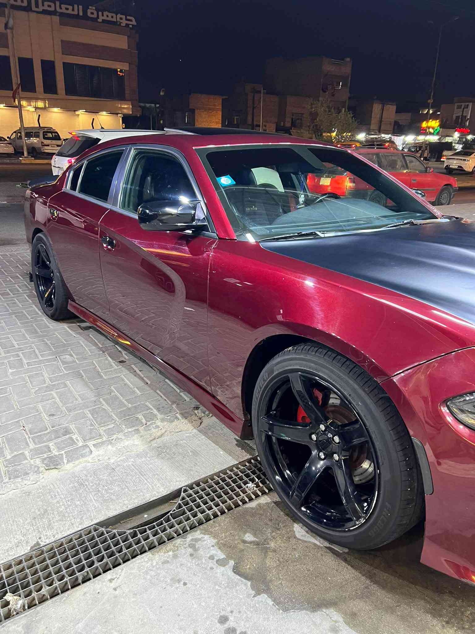 جارجر دايتونا 2017
محرك 6400 
فول مواصفات 
فتحة 
كشنات حار بارد 
داخل كنتارة وجلد 
حادث حافة بنيد وبيها داير جاملغ خلفي ايمن صبغ فقط 
ماشية 100م
سعرها 185 وبيها مجال 
***********
